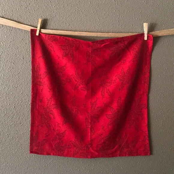 Crate & Barrel Holly Leaf Napkins - Picture 7 of 9